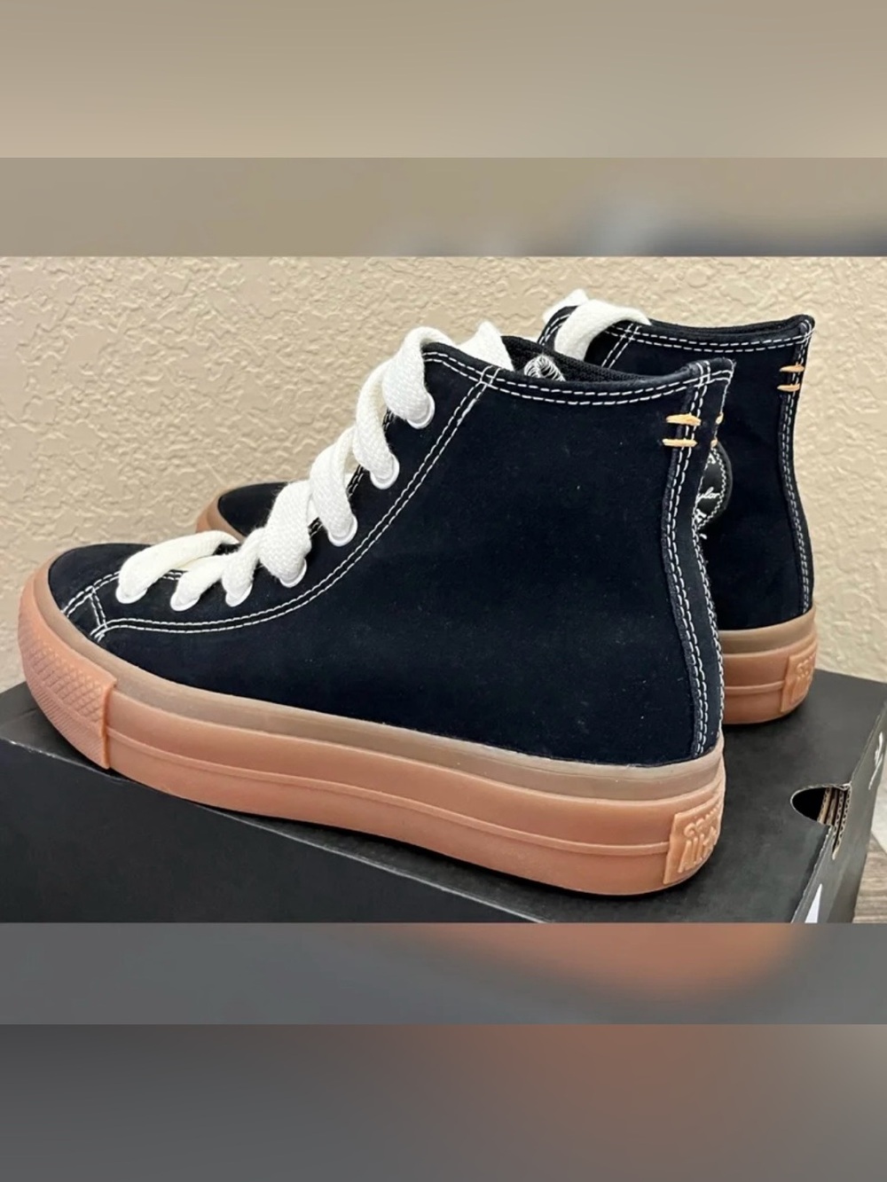 Converse Women's Chuck Taylor All Star Lift Platform Gum Sole Shoes-Size 7 - Picture 6 of 11